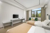Wuyishan Yunzheng Resort Hotel