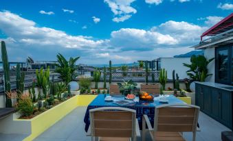 Purple Elm Hotel (Dali Ancient City Hotel)