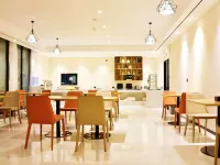 ETAnt·Jin E-Sports Hotel (Baise Longlin Pedestrian Street Bus Terminal Store)