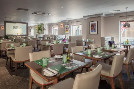 Hilton Cambridge City Centre Отели рядом с достопримечательностью «Университет Кембридж Джадж Бизнес Скул»