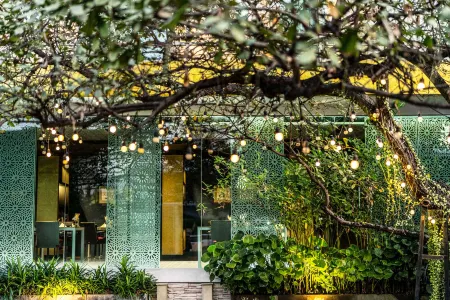 TUI BLUE Maduzi Hotel Bangkok Отели рядом с достопримечательностью «Wat Suan Mokkh»