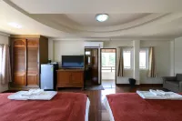 Fahluang Residence Hotel dekat Wat Bueng Sifai