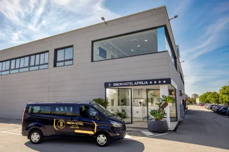 Simon Hotel Aprilia Отели рядом с достопримечательностью «Monumento in Memoria di Flechter Waters»