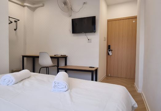 2. 루나 호스텔..