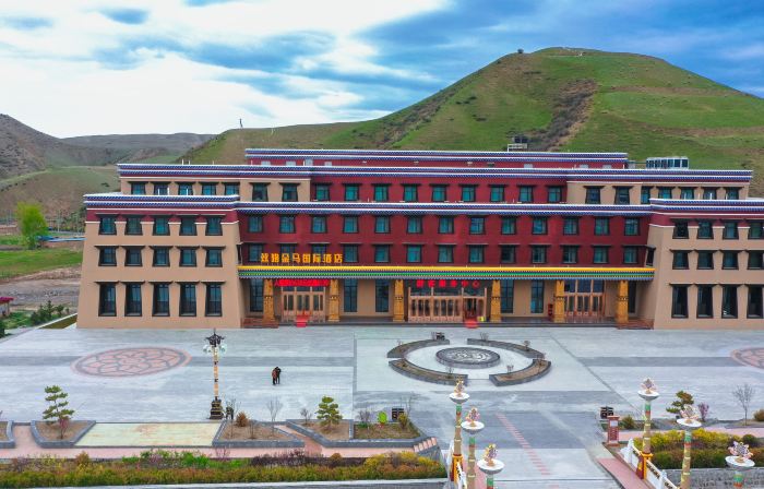 Silk Road Jinma International Hotel (Mati Temple Scenic Area)