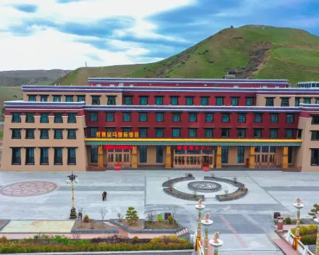 絲路金馬インターナショナルホテル(馬蹄寺観光地) 粛南ユグル族自治県のホテル