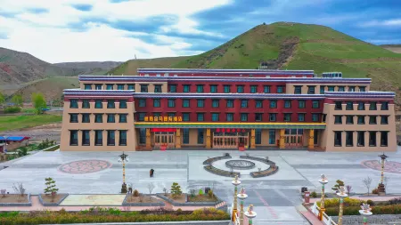 Silk Road Jinma International Hotel (Mati Temple Scenic Area)