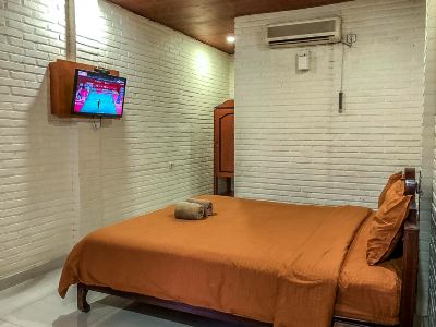 デラックス ダブルルーム ウィスマ アリーズ ホテル ジョグジャカルタの写真