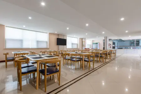 Aifeel Hotel (Hohhot University Town) Отели рядом с достопримечательностью «Inner Mongolia Technical College of Mechanics & Electrics»