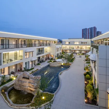 Qiantang Houyuan Hotel (Luoyang Luoyi Ancient City Lijingmen Cross Street)