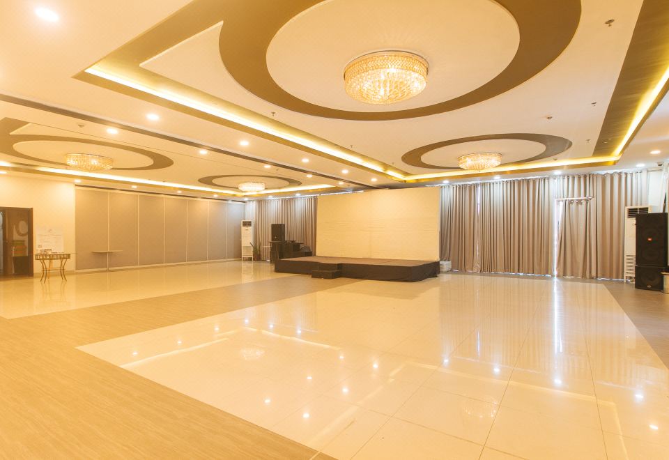 Iloilo Gateway Hotel and Suites by RedDoorz