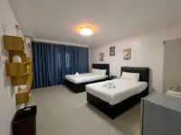 Valentine Hotel Angeles City managed by Cocotel Hotel berhampiran Jalan Fields
