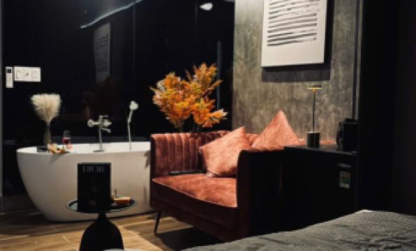 Unite StayCation Nhieu Tu