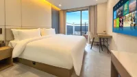 YunBoYe Hotel (Shanghai Pudong Airport Store ) - Balkoner