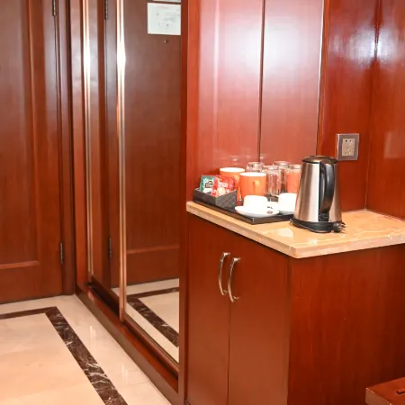 Celebrity City Hotel
