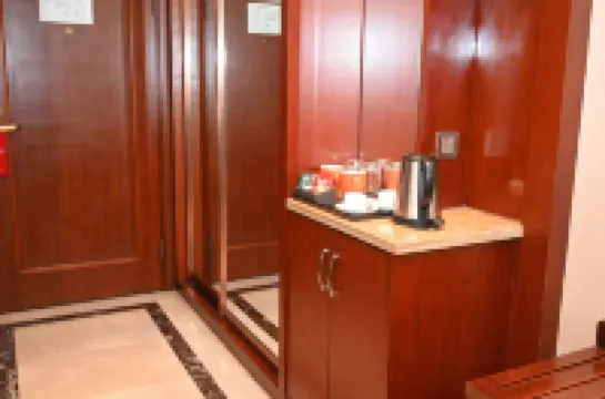 Celebrity City Hotel