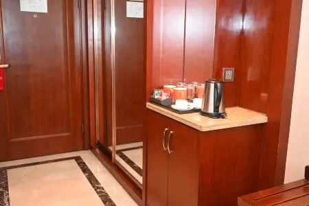 Celebrity City Hotel
