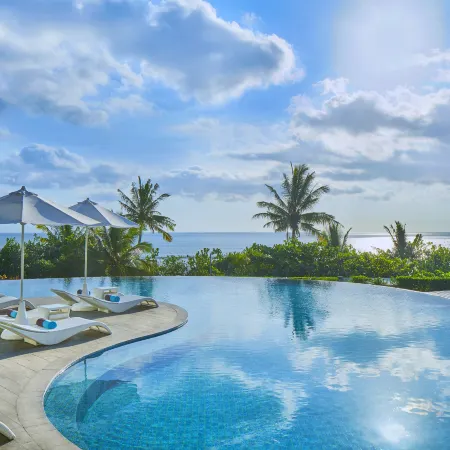 Sheraton Bali Kuta Resort Отели рядом с достопримечательностью «Пляж Кута»