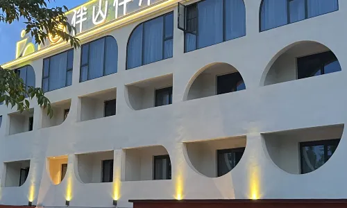 BanShanBanShui Hotel （Yuelu Mountain University Town, Houhu Branch）