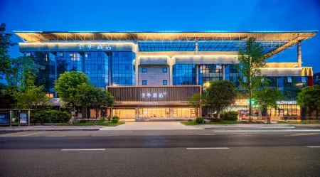 Full Seasons Hotel (Chengdu Shuangliu Airport Airport International City Store) Отели рядом с достопримечательностью «Sichuan University(Jiangan Campus)»