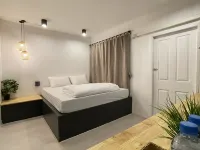 Ekanekhostel Hotels near Chulalongkorn University