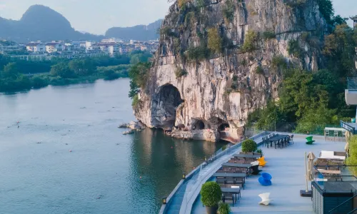 Li River Landscape · Riverside Courtyard Hotel( Elephant Trunk Hill and Two Rivers & Four Lakes)