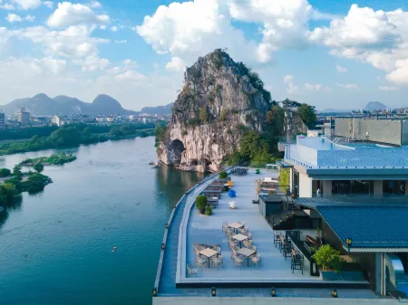 Li River Landscape · Riverside Courtyard Hotel( Elephant Trunk Hill and Two Rivers & Four Lakes) Отели рядом с достопримечательностью «Guilin University of Science and Technology»