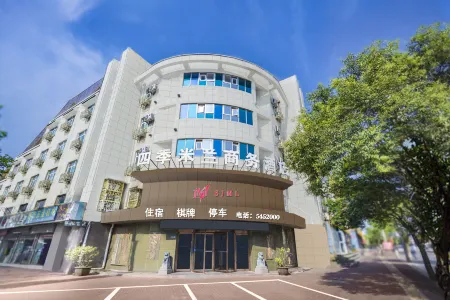 Hancheng Four Seasons Milan Business Hotel Отели рядом с достопримечательностью «Hancheng Confucian Temple»