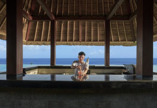 3. 홀리데이 인 리..