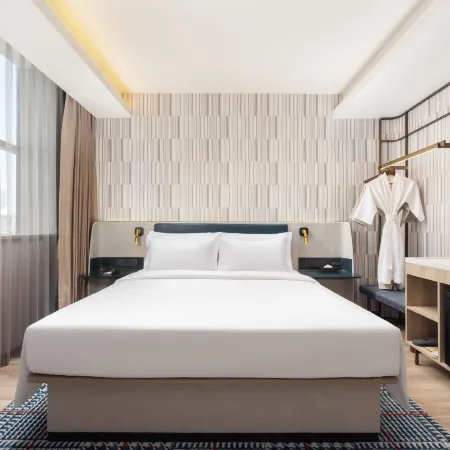 Wanda  Yue  Xining Chengzhong