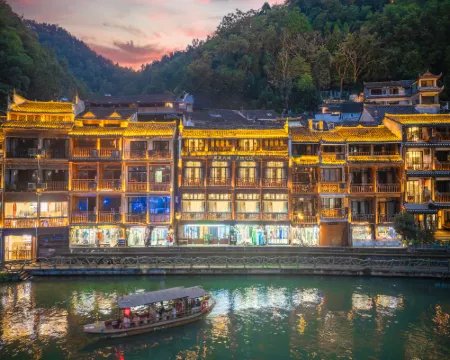 Yueying Tuojiang Riverview Homestay(Phoenix Ancient City) โรงแรมในเฟิ่งหวง