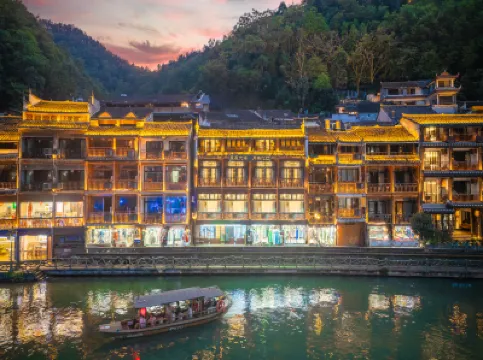 Yueying Tuojiang Riverview Homestay(Phoenix Ancient City) Hotels in 