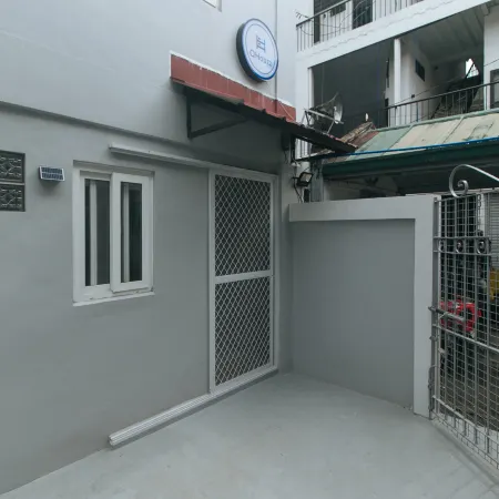 RedDoorz @ Qhouzz near PUP