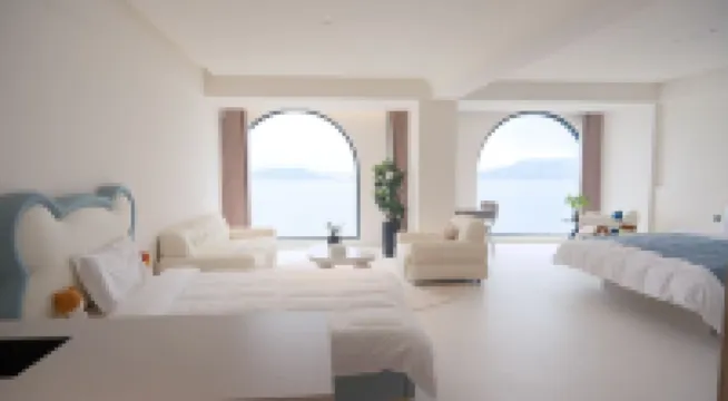27 Degrees Blue Vacation Apartment