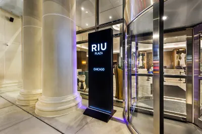 Riu Plaza Chicago Hotels near Magnificent Mile