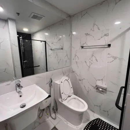Cozy Condo Bed Space | Secure Cabinets + Wi-Fi/Parking + Full Appliances