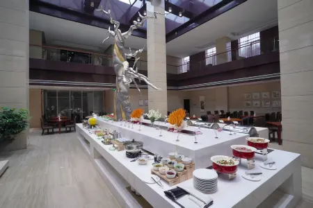 Licheng Ruixuan Hotel (Lingshi Xinjian East Street)