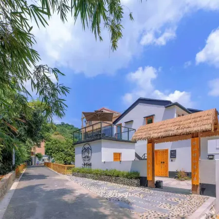 Yixi · Banshan Ferry Homestay(Imperial Hot Spring Store) Отели рядом с достопримечательностью «Храм Цзиньтай»