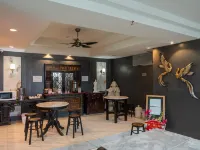 We World Boutique Haatyai Hotels near Mahattamangkalaram Temple (Wat Hat Yai Nai)