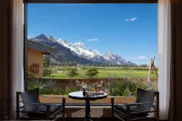 山眷雲·日照金山·田也咖啡·雪山全幅畫景酒店