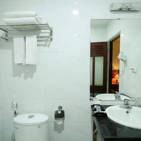 Bach Duong Hotel Hanoi Отели рядом с достопримечательностью «Кау Гиай»