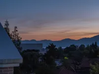 Fuxian Lake Pinyue Hotel Hotels in Chengjiang