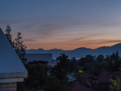 Fuxian Lake Pinyue Hotel