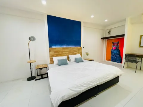 Bed In Room L Mixed (Mixed Gender)