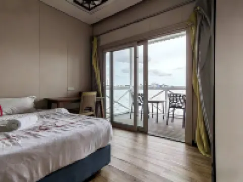 Vera Lavu Water Villa (24-Hour Chinese Housekeeper Service & Unlimited Snorkeling)