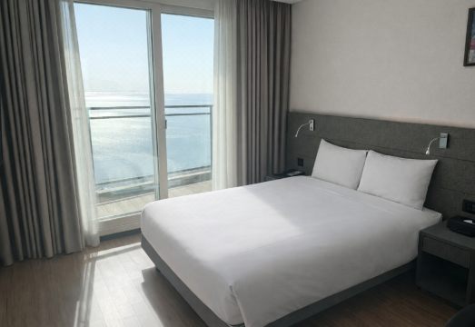 오션뷰 객실 내부