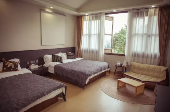 Yunoji Forest Courtyard Homestay (Wufengxi Ancient Town)