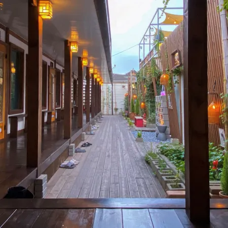 Architect's Cat Hanok - Sindal House Gyeongju Отели рядом с достопримечательностью «Королевские гробницы Орын»