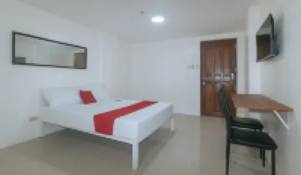 RedDoorz @ FCCG GoldMoon Boutique Hotel