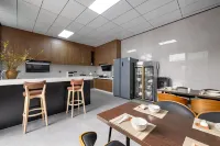 Shaxi • Yuechusongjian Homestay - parking